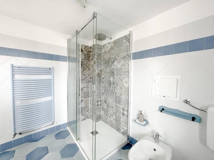 Elegante Mansarda 300Mt Dal Mare - Centro - Wifi Leilighet Savona Eksteriør bilde