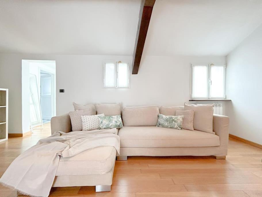 Elegante Mansarda 300Mt Dal Mare - Centro - Wifi Leilighet Savona Eksteriør bilde