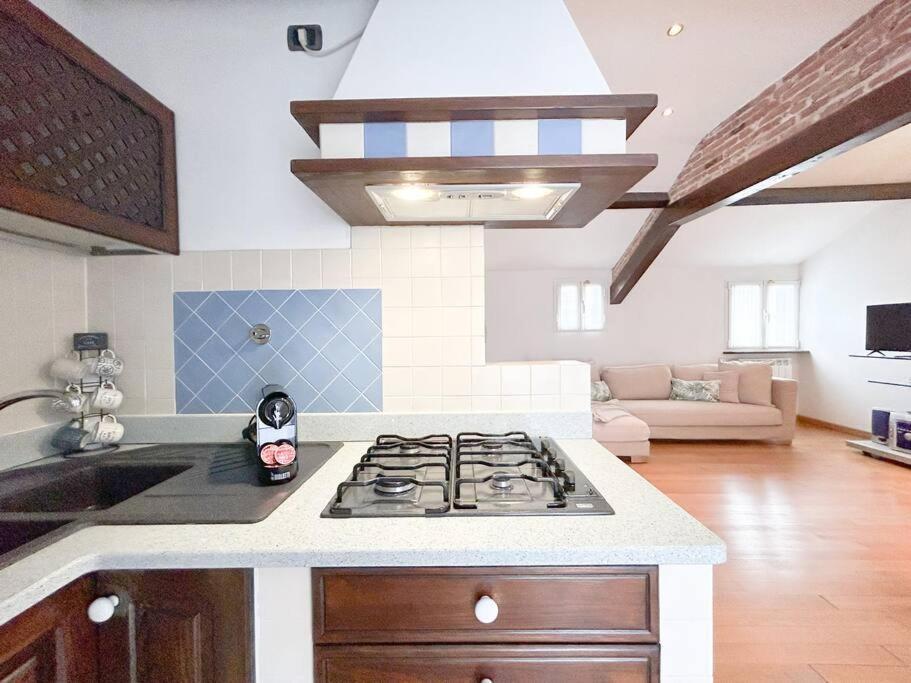 Elegante Mansarda 300Mt Dal Mare - Centro - Wifi Leilighet Savona Eksteriør bilde