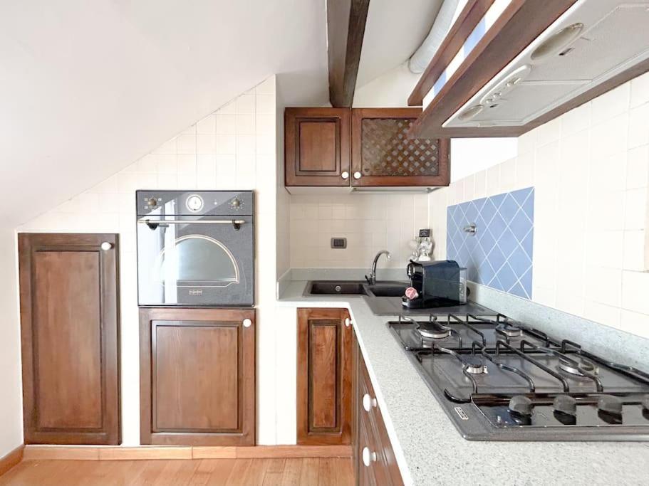 Elegante Mansarda 300Mt Dal Mare - Centro - Wifi Leilighet Savona Eksteriør bilde
